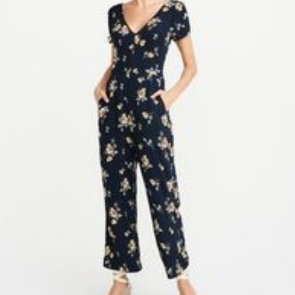 Abercrombie & Fitch Dresses & Skirts - Abercrombie & Fitch Tie Neck Floral Romper
